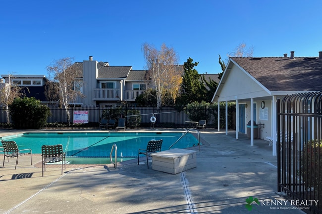 Building Photo - Modern Foster City 3 Bedroom Townhome with...