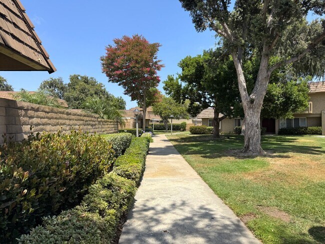 Building Photo - Beautifully Updated 3 Bedroom, 2 Bath with Private Yard