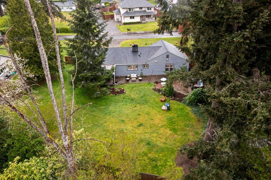 Building Photo - 5824 Hillcrest Dr SW