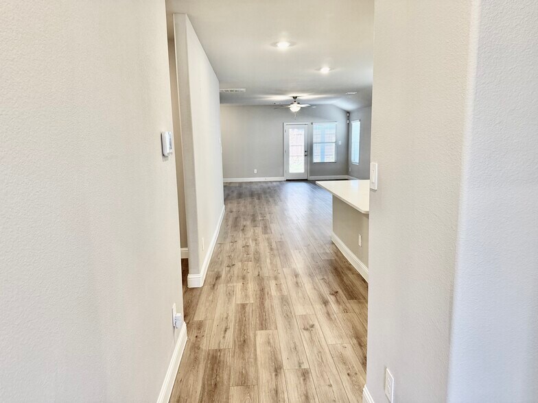 Building Photo - 2358 Aspen Hl Dr