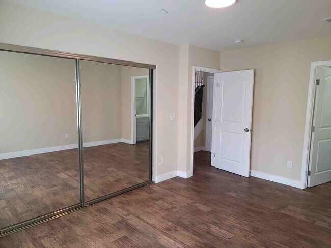 Building Photo - 1334 W 62nd St