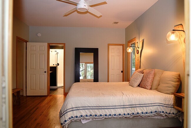 Building Photo - Amazing sunsets at this waterfront home