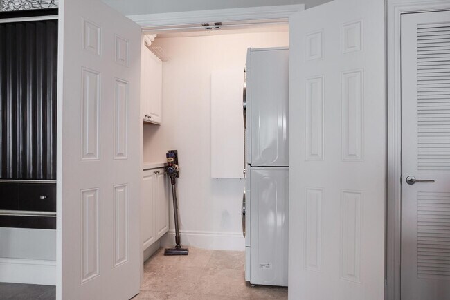 Building Photo - 1 N Fort Lauderdale Beach Blvd