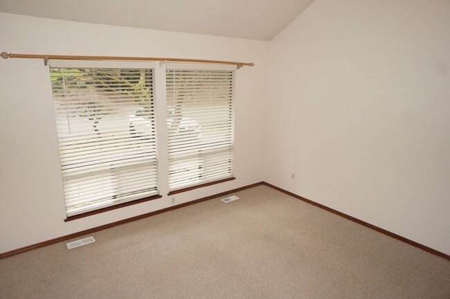 Building Photo - Lake Oswego South Shore Traditional