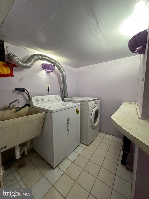 Building Photo - 2046 Conlyn St