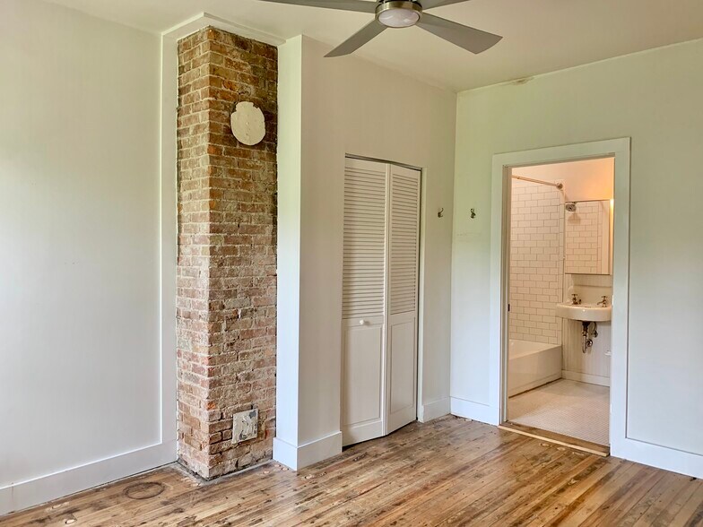 Bedroom & ensuite bath - 216 State St