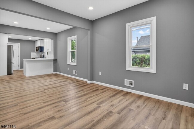Building Photo - 16 Gordon St