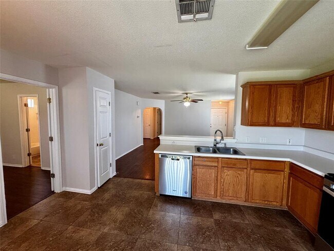 Building Photo - 14420 Cummins Way