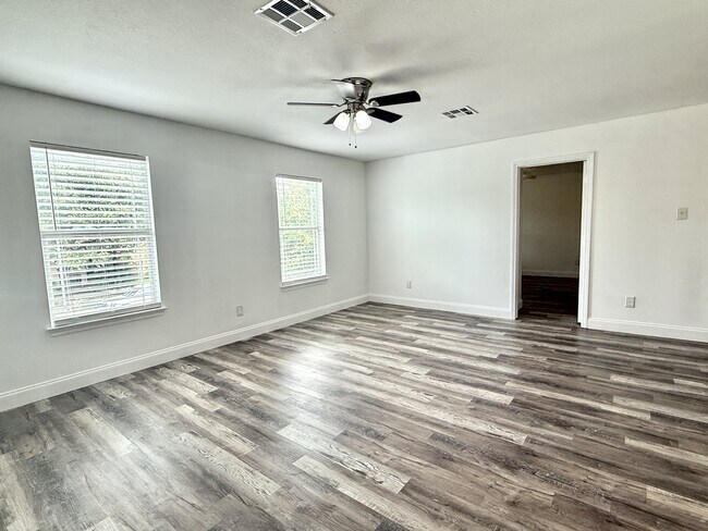 Building Photo - 529 W Metcalfe St