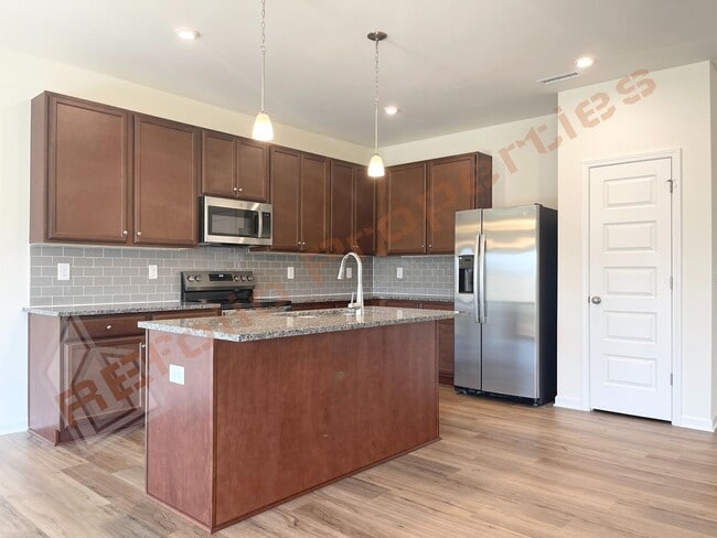 Building Photo - Gorgeous 5 Bedroom, 2.5 Bath Home with Fir...