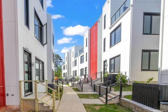 Building Photo - Luxury 3 Bed Townhome in Durham RTP