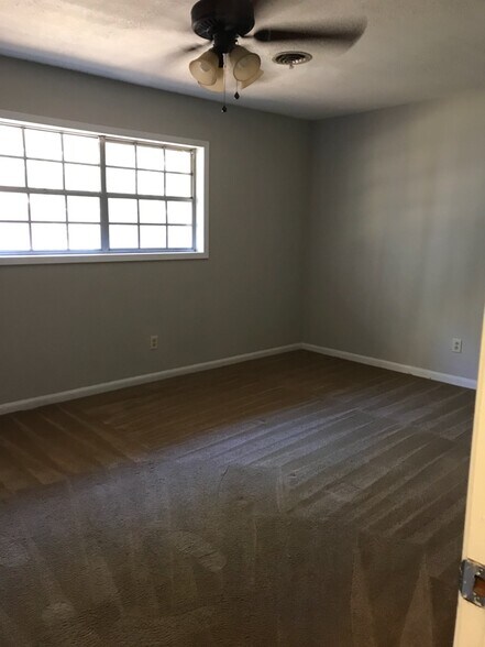 3rd bed room - 5030 Shumate Rd