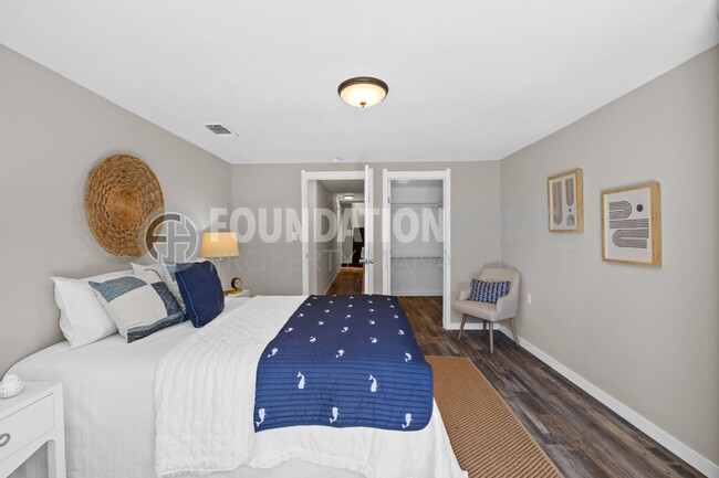 Building Photo - Charming 3 bed/2.5 bath in the heart of do...