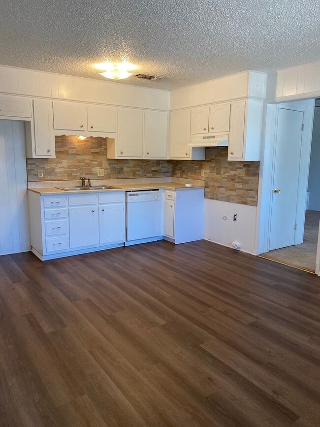 Building Photo - Eastside Single Family Home