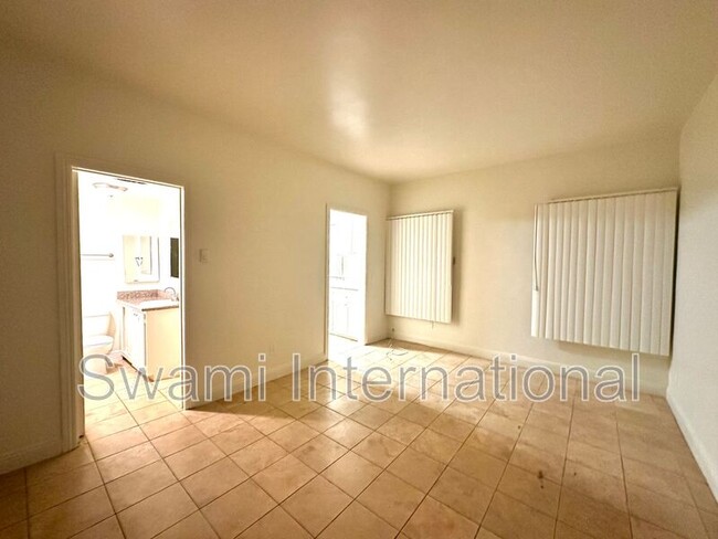 Building Photo - 1131 S Beacon St