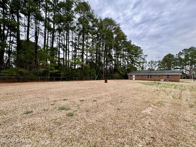 Building Photo - 526 W Thurman Rd