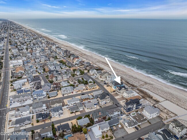 Building Photo - 3574 Ocean Terrace