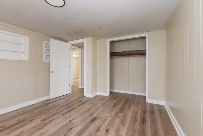 Building Photo - 2904 S Pershing Dr