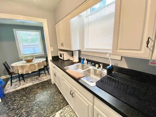 Building Photo - 988 Nela View Rd