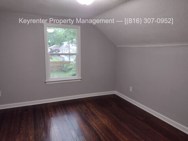 Building Photo - 1419 S Willow Ave