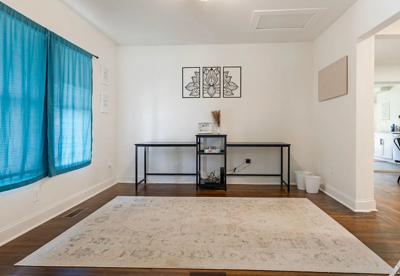 Building Photo - 1102 Ln St