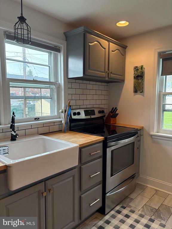 Building Photo - 509 D St