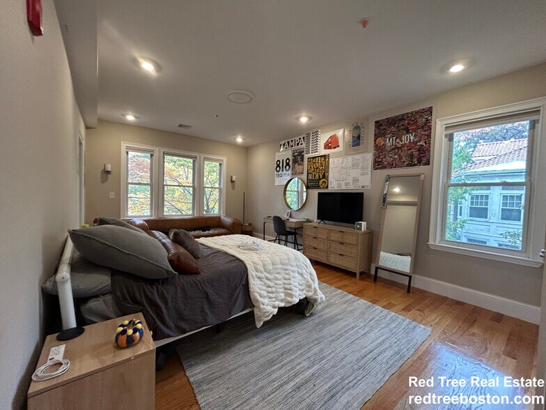 Building Photo - 1778 Commonwealth Ave