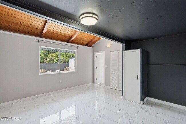 Building Photo - 1609 E Gaylon Dr
