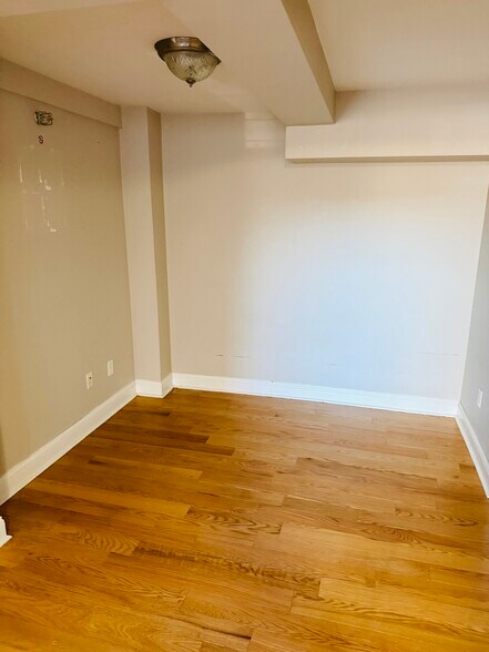 Building Photo - 45 S Broadway