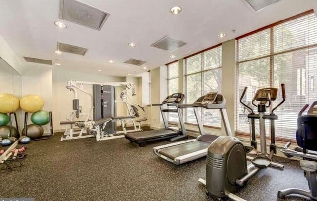 Building Photo - Spacious One Bedroom Plus Den W/MASSIVE Private Balcony Available Now!