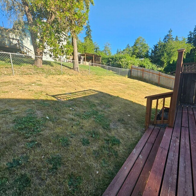 Building Photo - Charming 1-Bedroom Home with Spacious Backyard, 2 car garage & Modern Amenities – Pet Friendly!