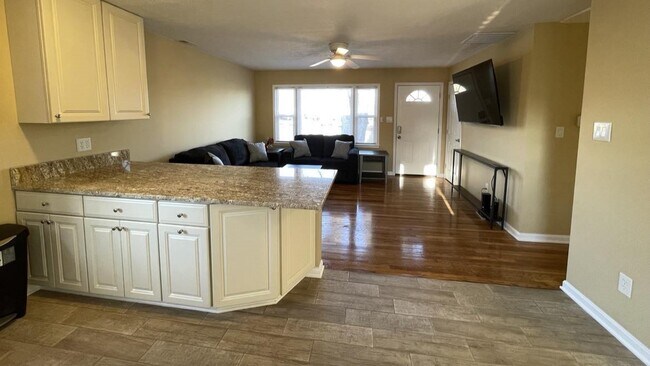 Building Photo - 348 Hermitage Dr