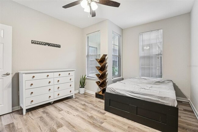 Building Photo - 860 N Orange Ave