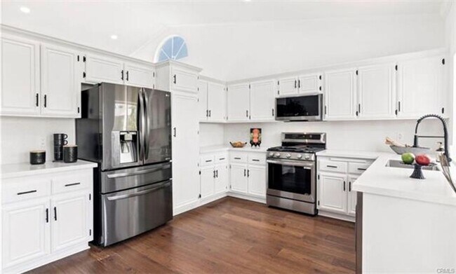 Building Photo - Welcome to this beautifully remodeled single-story home