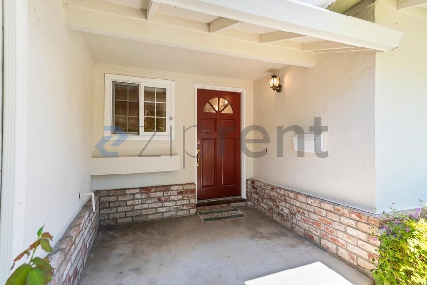 Building Photo - Unit n/a