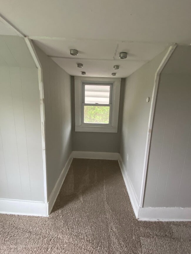 Building Photo - Spacious 3 Bedrooms Located in Hermitage /...