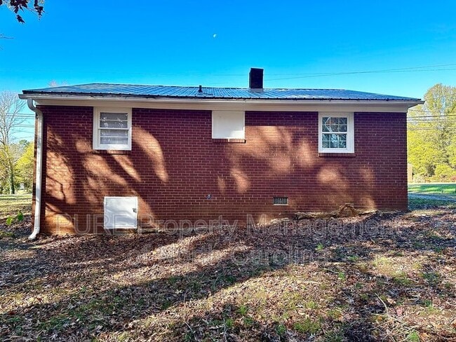 Building Photo - 504A Moore Dr