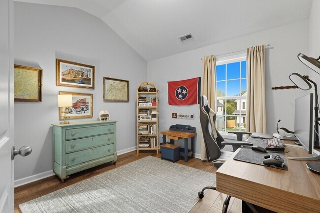 Building Photo - West Knoxville 37923 - 5 bedroom, 3 bath h...