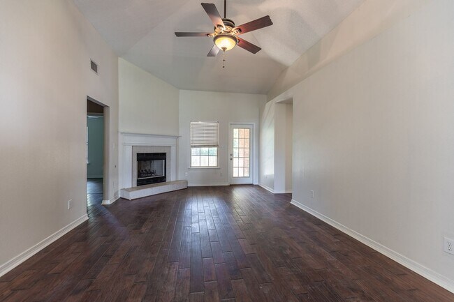 Building Photo - $1,800/month | 3 BD • 2 BA | No Pets