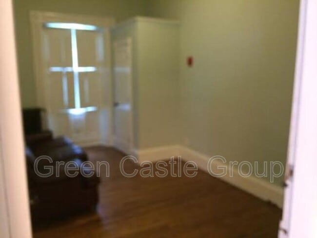 Building Photo - 323-325 College Street, Unit 9