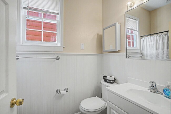 Building Photo - 552 E Macon St