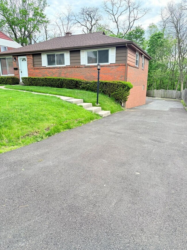 Building Photo - Newly Remodeled 3-Bed, 2-Bath Ranch Style Home