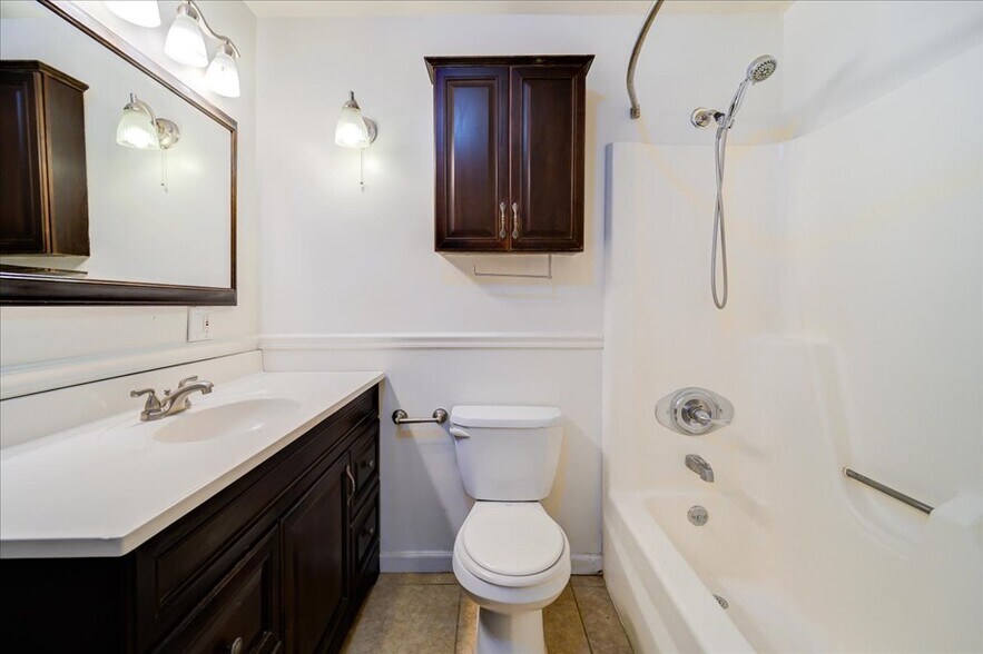 Building Photo - 45 Scarborough Ln