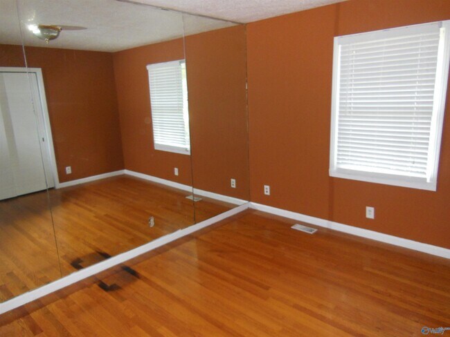 Building Photo - 1725 Millican Pl NW