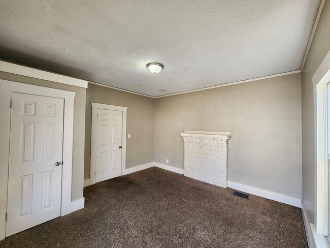 Building Photo - 2129 30th Ave N