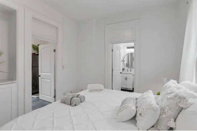Building Photo - The Artist's Apt. | 1BR | Short North | +Parking