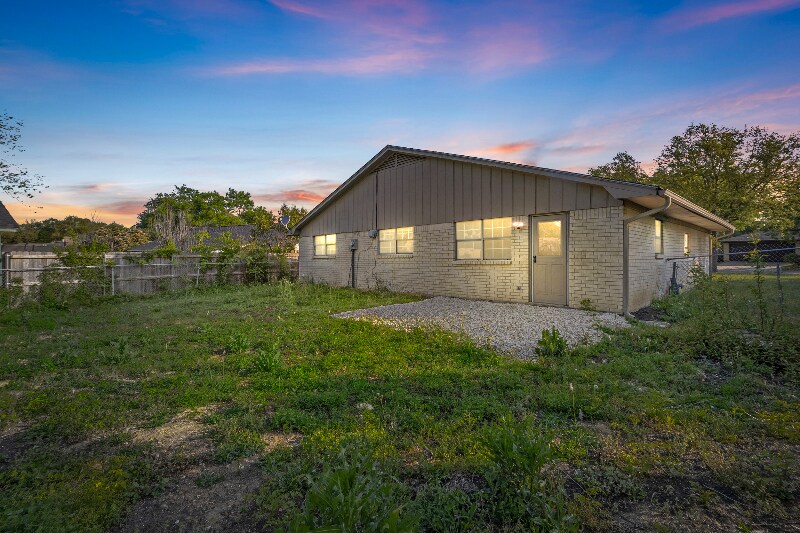 Building Photo - 3913 Chisholm Trail