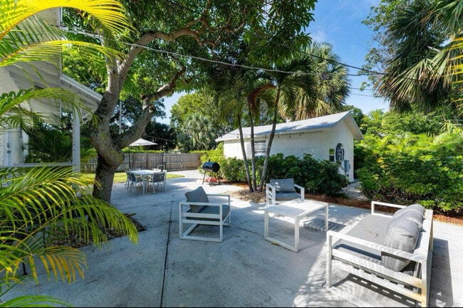 Building Photo - 5301 N Flagler Dr