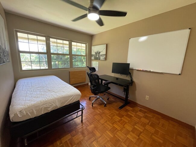 Building Photo - Spacious 4-Bedroom Retreat in Haiku with S...
