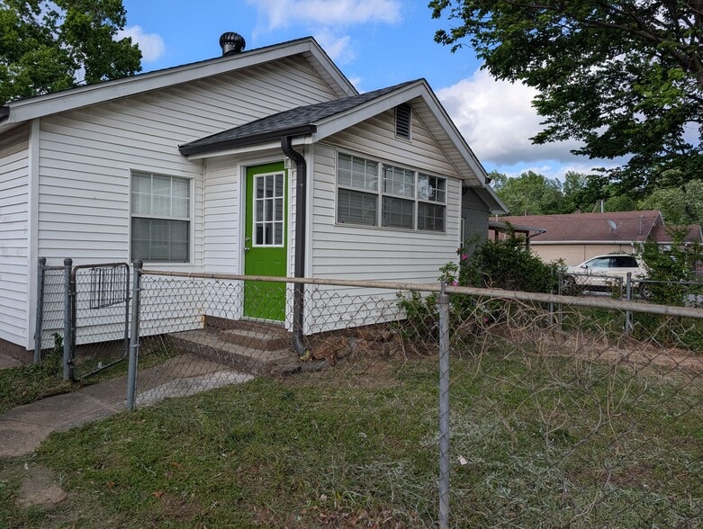 Building Photo - 1318 W Huntsville Ave